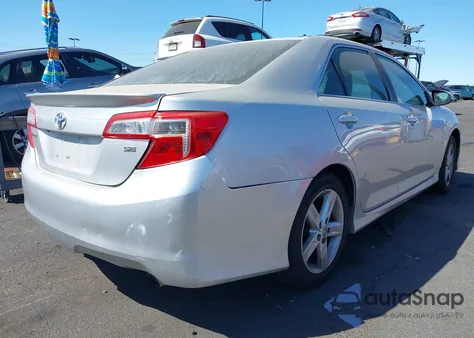 2014 Toyota Camry Se z USA, uszkodzony, nr VIN 4T1BF1FK8EU446074